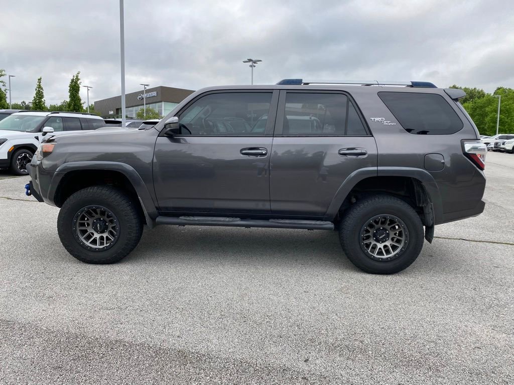 Used 2018 Toyota 4Runner TRD Off-Road AWD/4WD image 4