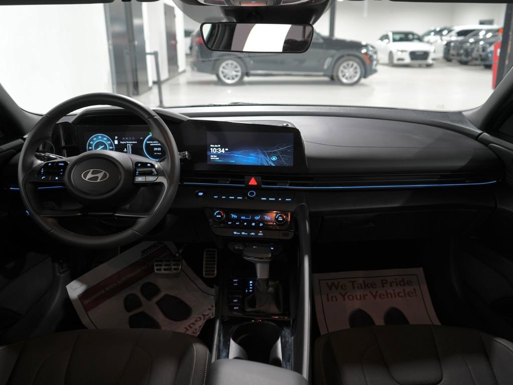 Used 2025 Hyundai Elantra SEL image 14