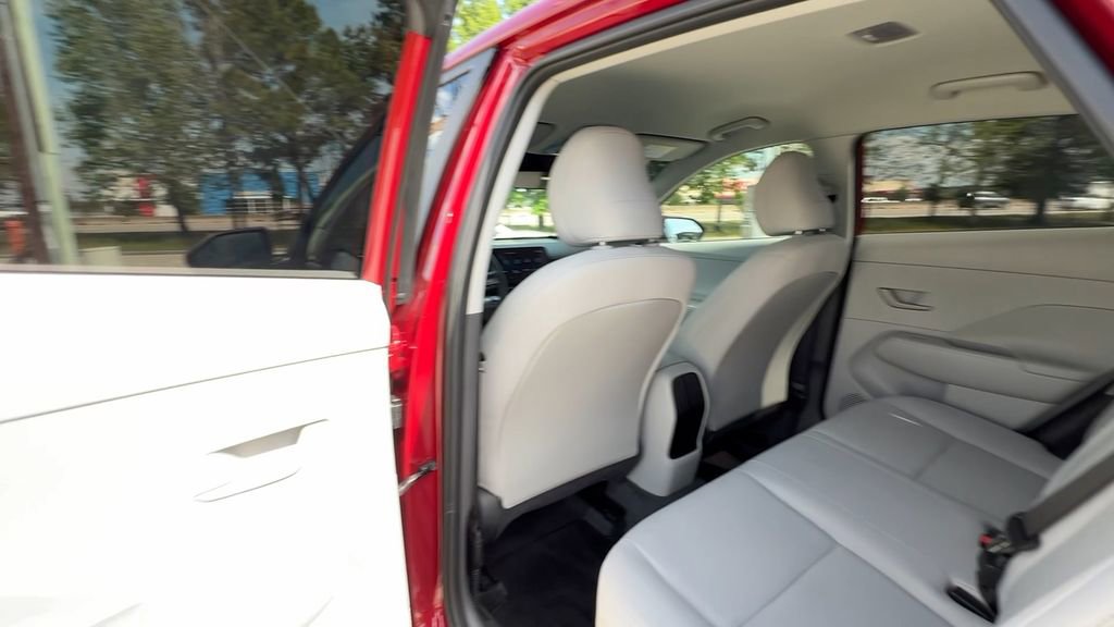 Certified 2025 Hyundai Kona SE image 37