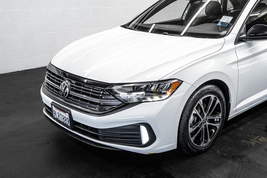 Used 2024 Volkswagen Jetta Sport image 11