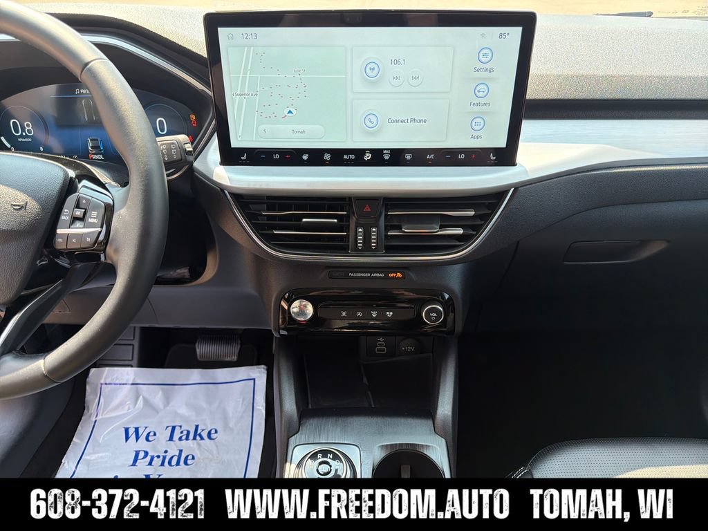 Used 2025 Ford Escape Platinum AWD/4WD image 17