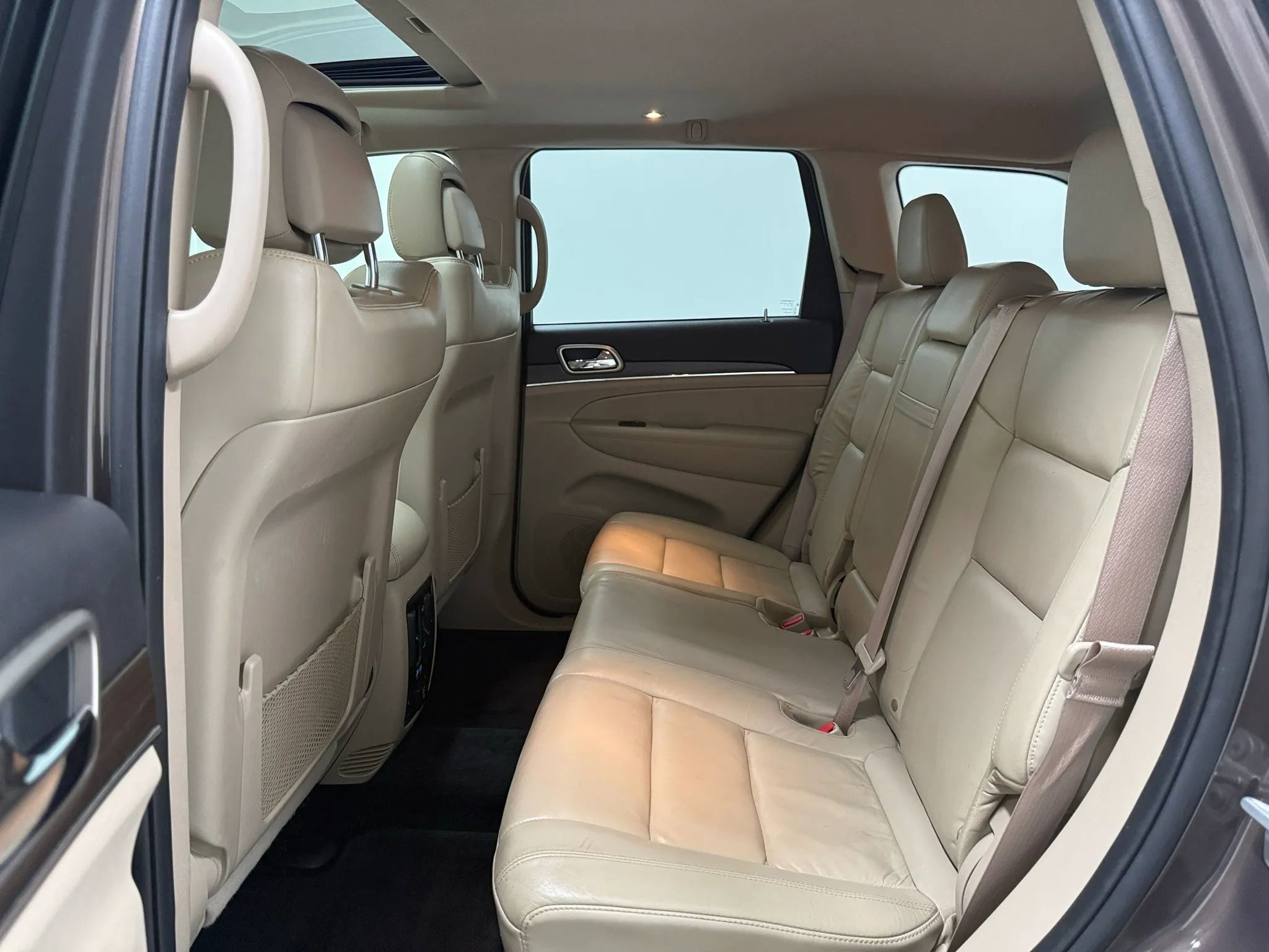 Used 2017 Jeep Grand Cherokee Limited RWD image 16