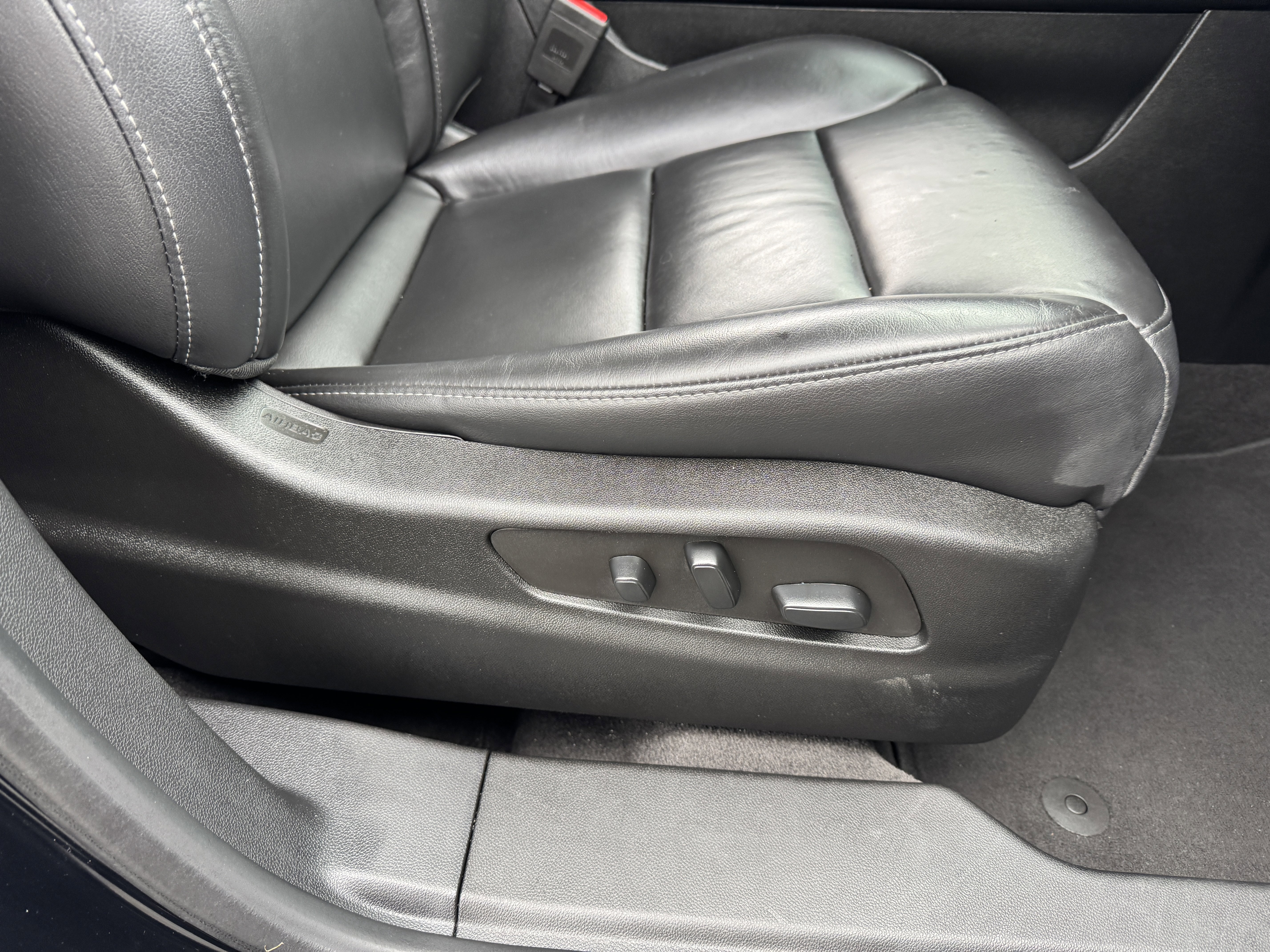 Certified 2023 Cadillac XT4 Premium Luxury AWD/4WD image 24