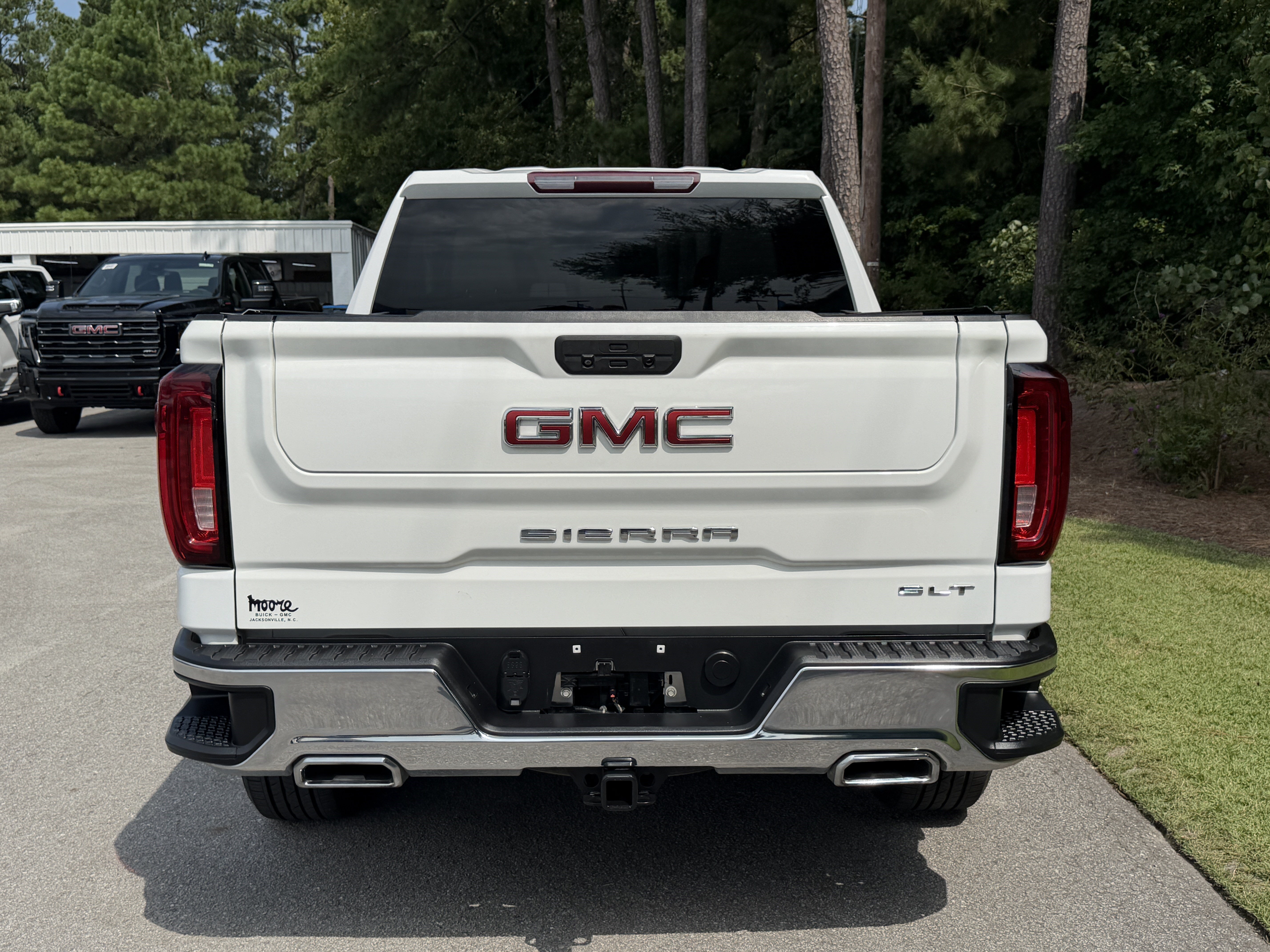Used 2021 GMC Sierra 1500 SLT w/ X31 Off-Road Package AWD/4WD image 9
