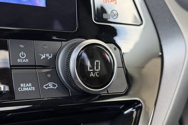 Used 2023 Toyota Highlander XLE FWD image 48