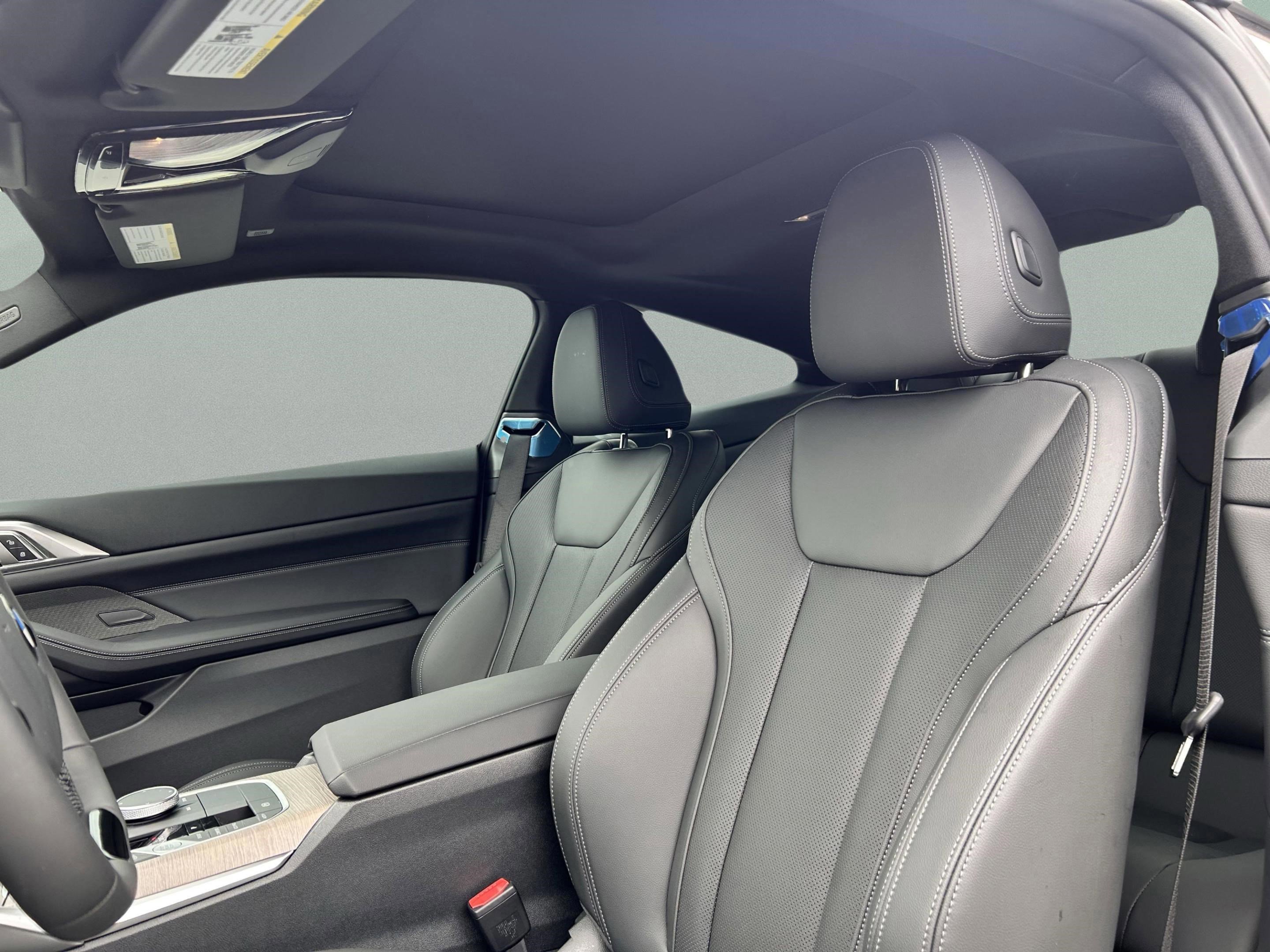 Used 2026 BMW 430i Coupe w/ Premium Package image 24