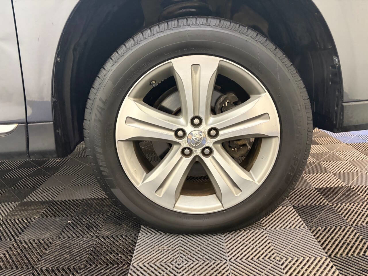 Used 2012 Toyota Highlander Limited w/ Tow Pkg image 28