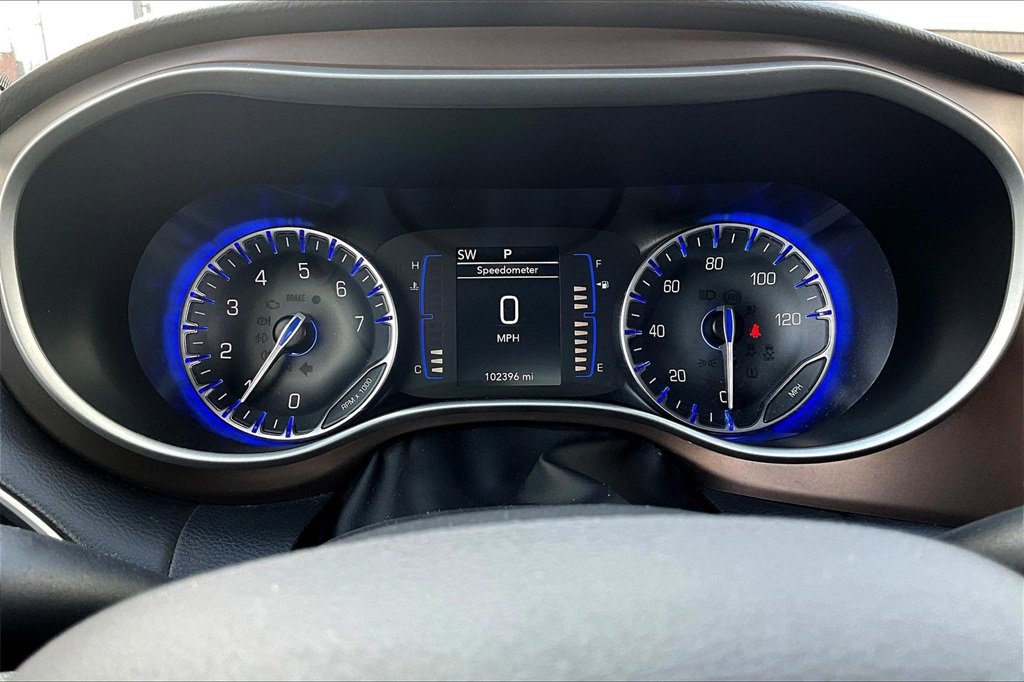 Used 2018 Chrysler Pacifica Touring-L image 12