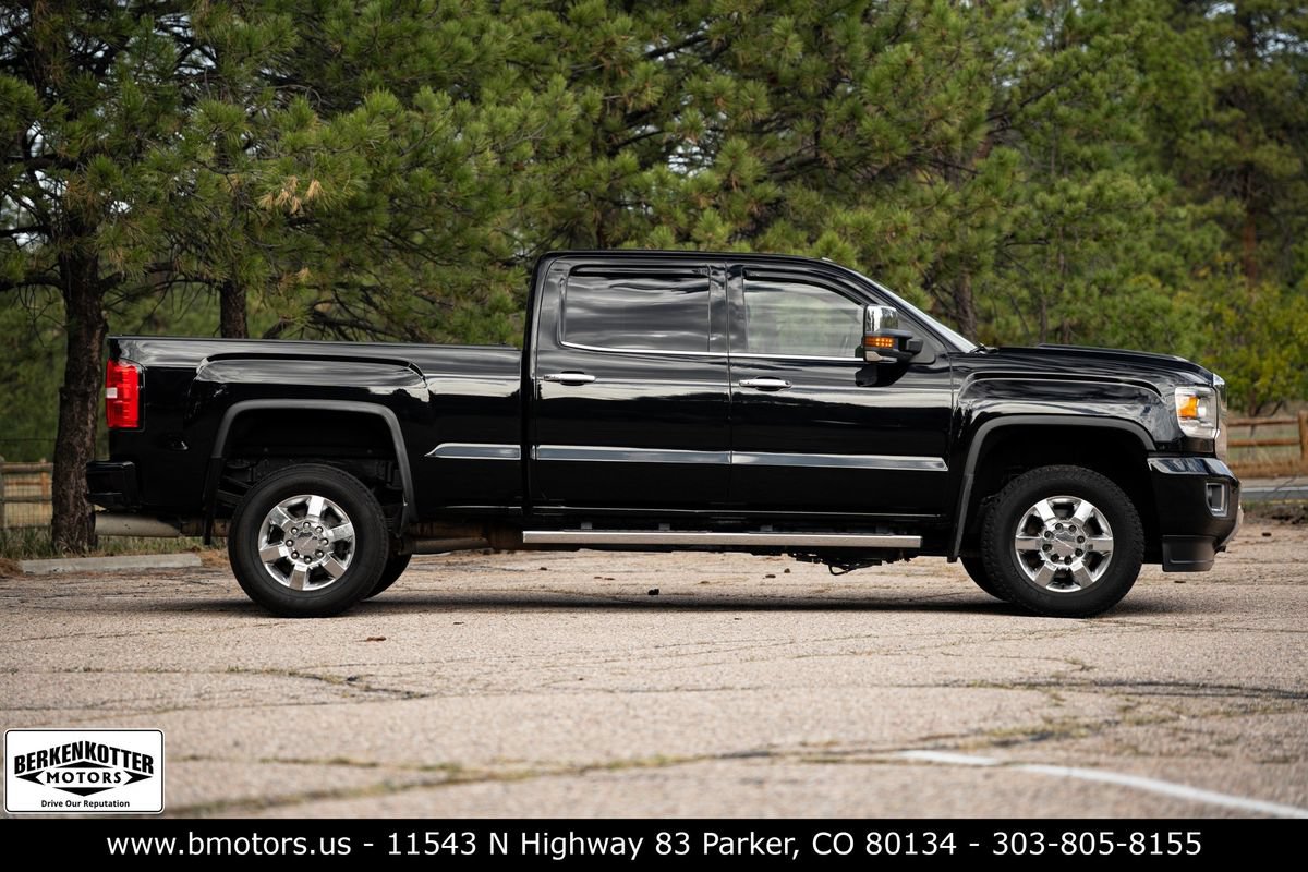 Used 2019 GMC Sierra 3500 Denali AWD/4WD image 2
