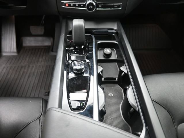 Used 2024 Volvo XC60 B5 Core image 13