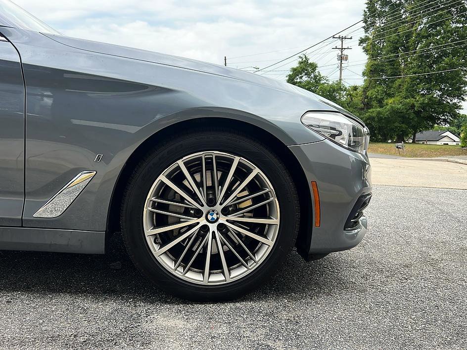 Used 2018 BMW 530e w/ Premium Package 2 RWD image 24