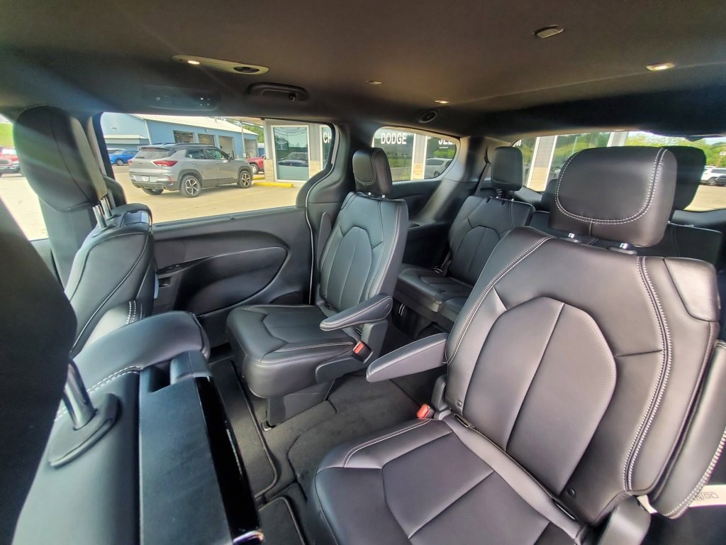 New 2026 Chrysler Pacifica Select image 20