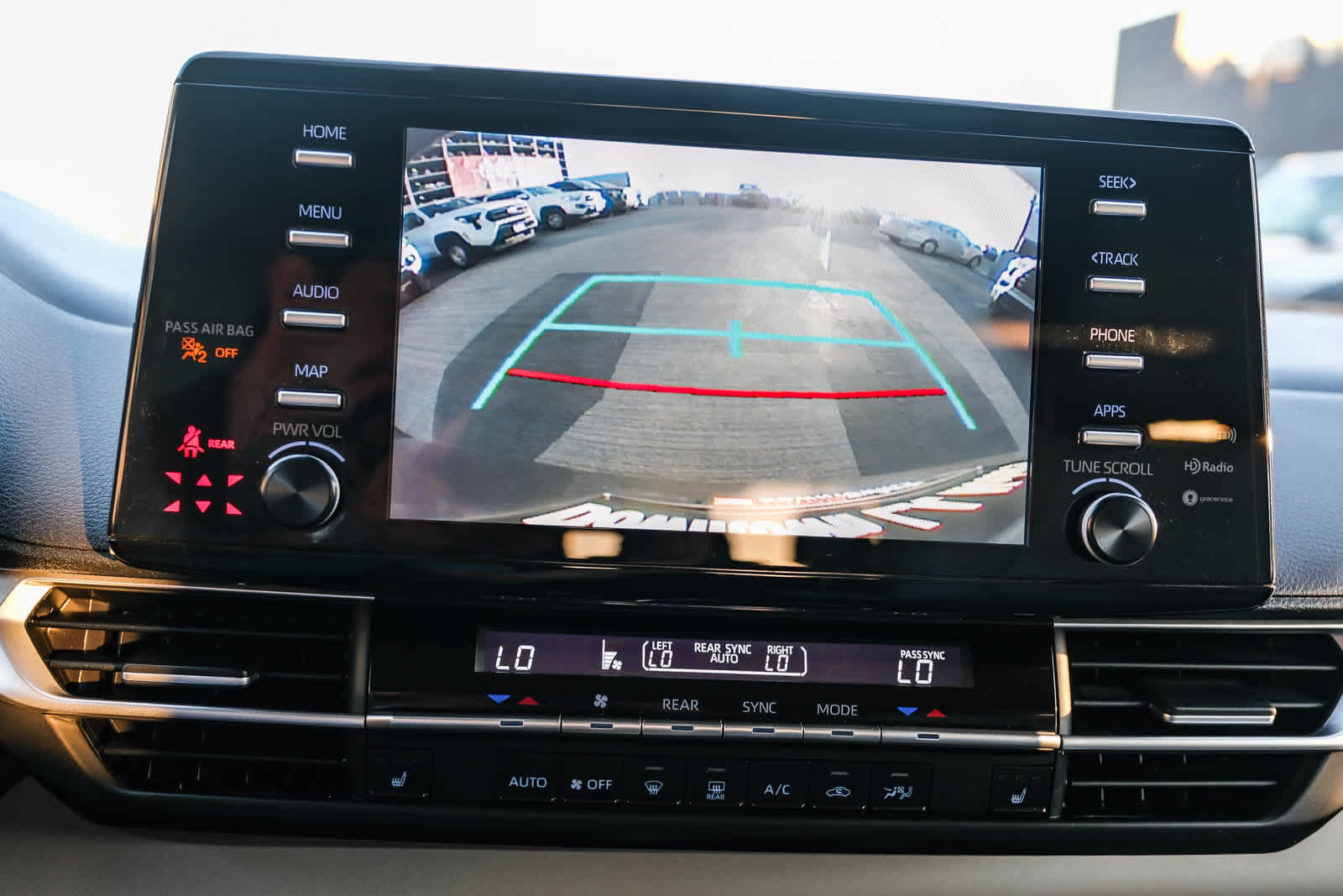 Certified 2024 Toyota Sienna XLE FWD image 27