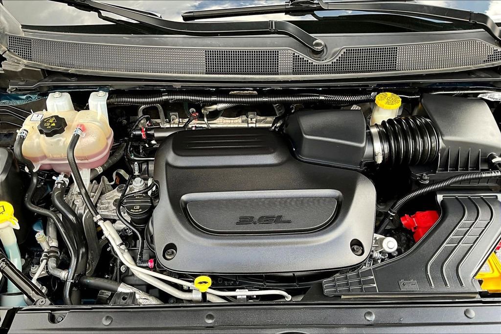 Used 2023 Chrysler Pacifica Touring-L FWD image 29