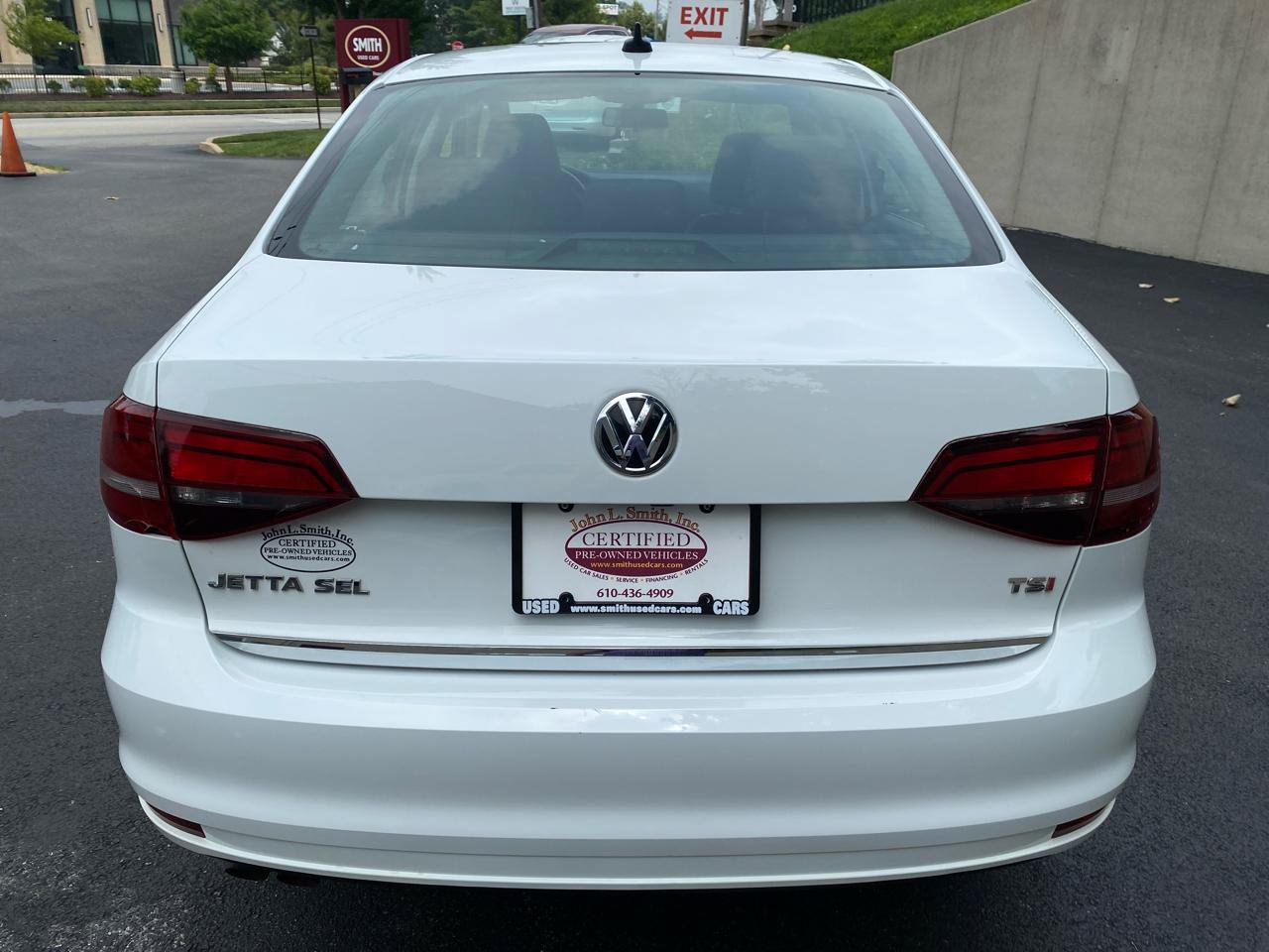 Used 2017 Volkswagen Jetta SEL FWD image 3
