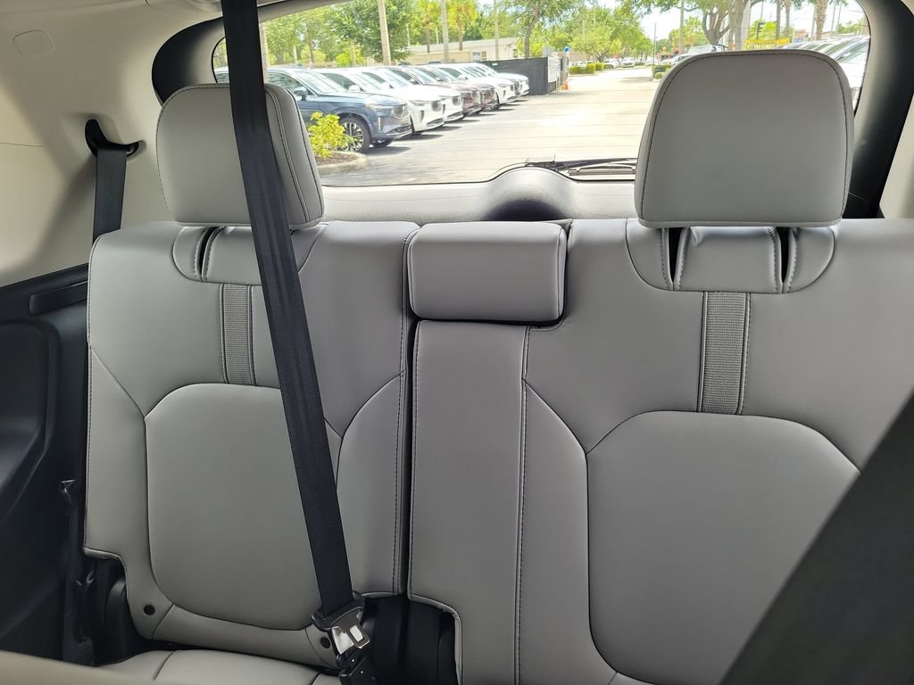 Used 2025 Honda Pilot EX-L image 11