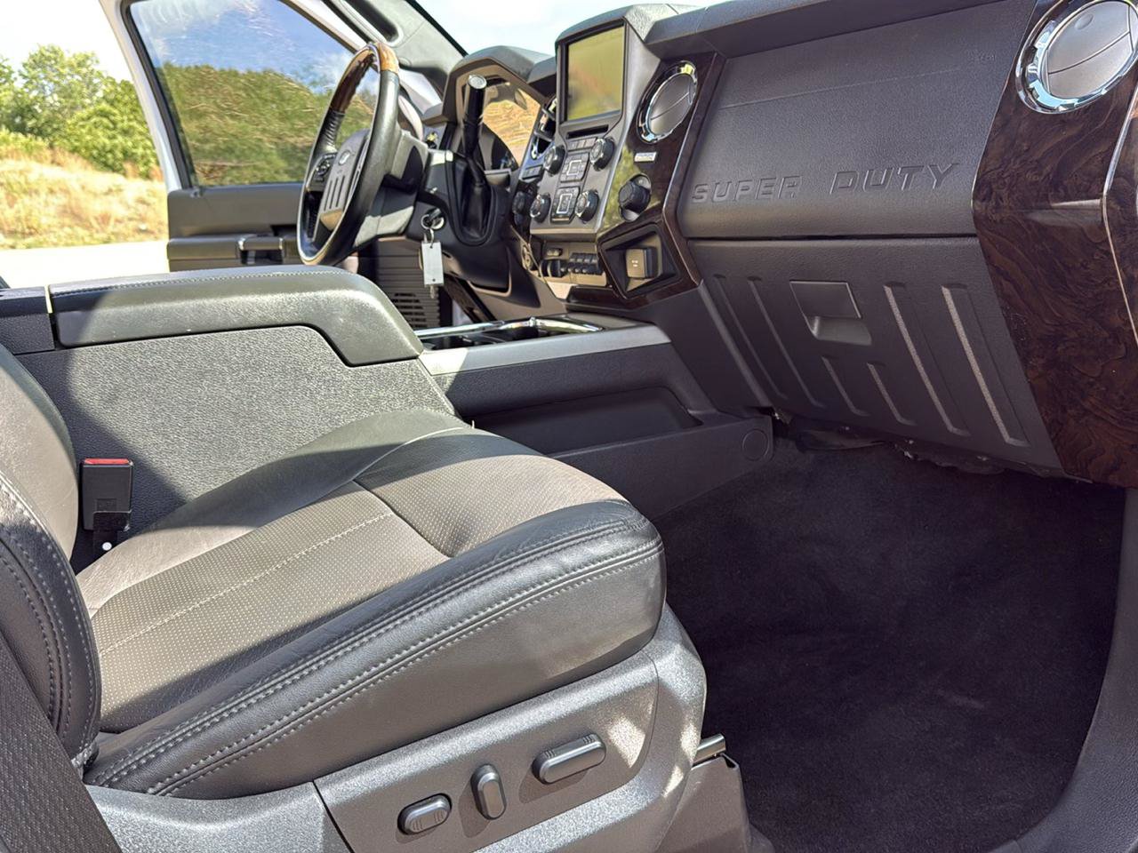 Used 2015 Ford F250 Platinum w/ Platinum Package AWD/4WD image 34