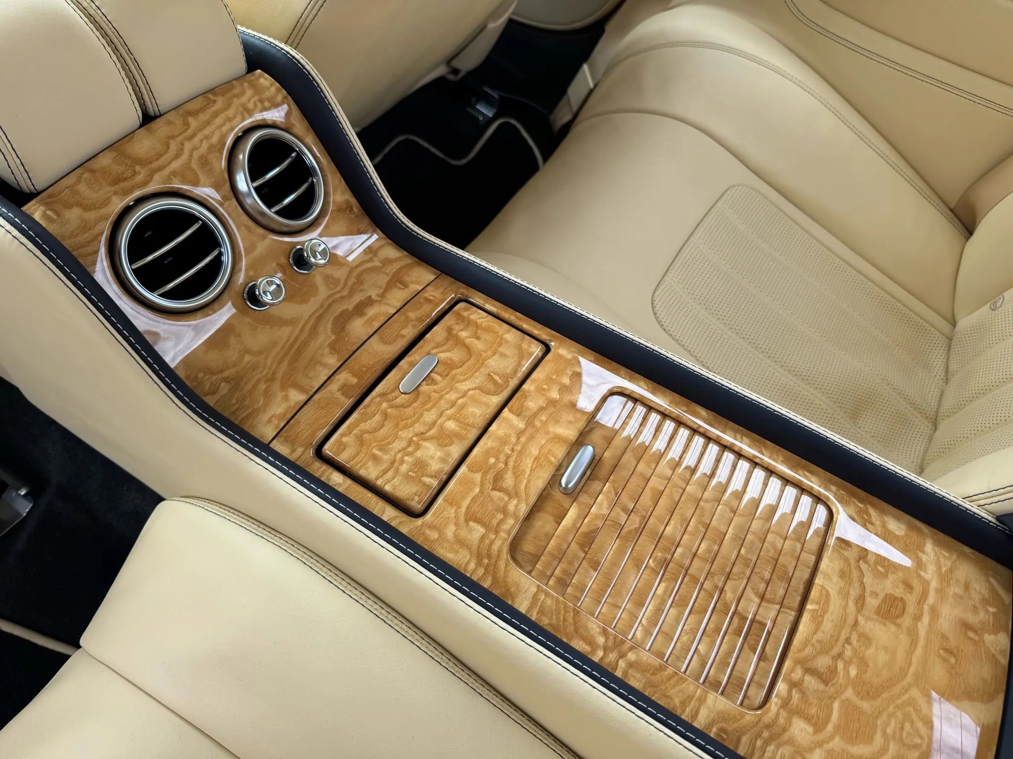 Used 2013 Bentley Continental GT w/ Touring Specification Pkg image 26