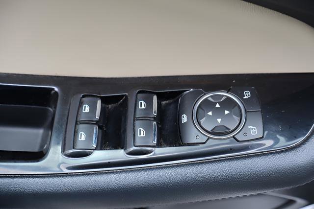 Used 2017 Ford Edge SEL w/ Equipment Group 201A image 21