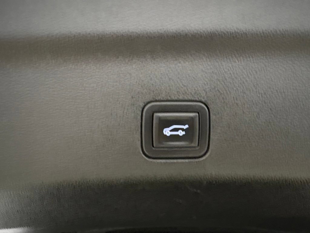 Used 2024 Chevrolet Suburban Z71 w/ Luxury Package AWD/4WD image 36