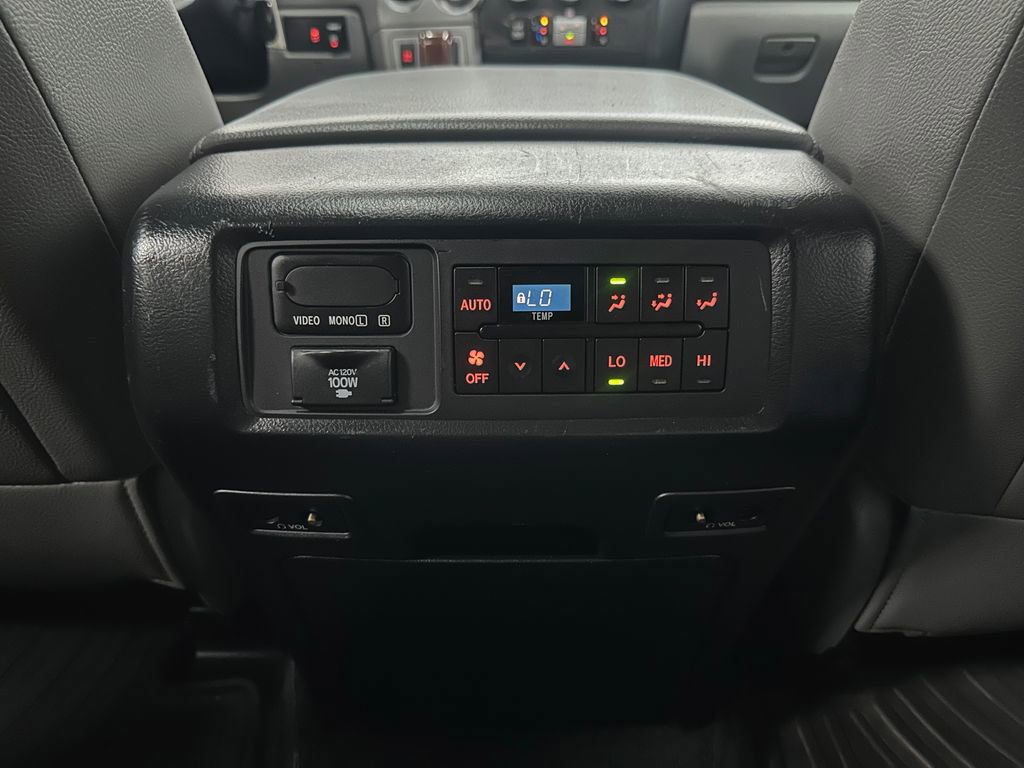 Used 2014 Toyota Sequoia Platinum w/ Preferred Accessory Package AWD/4WD image 25