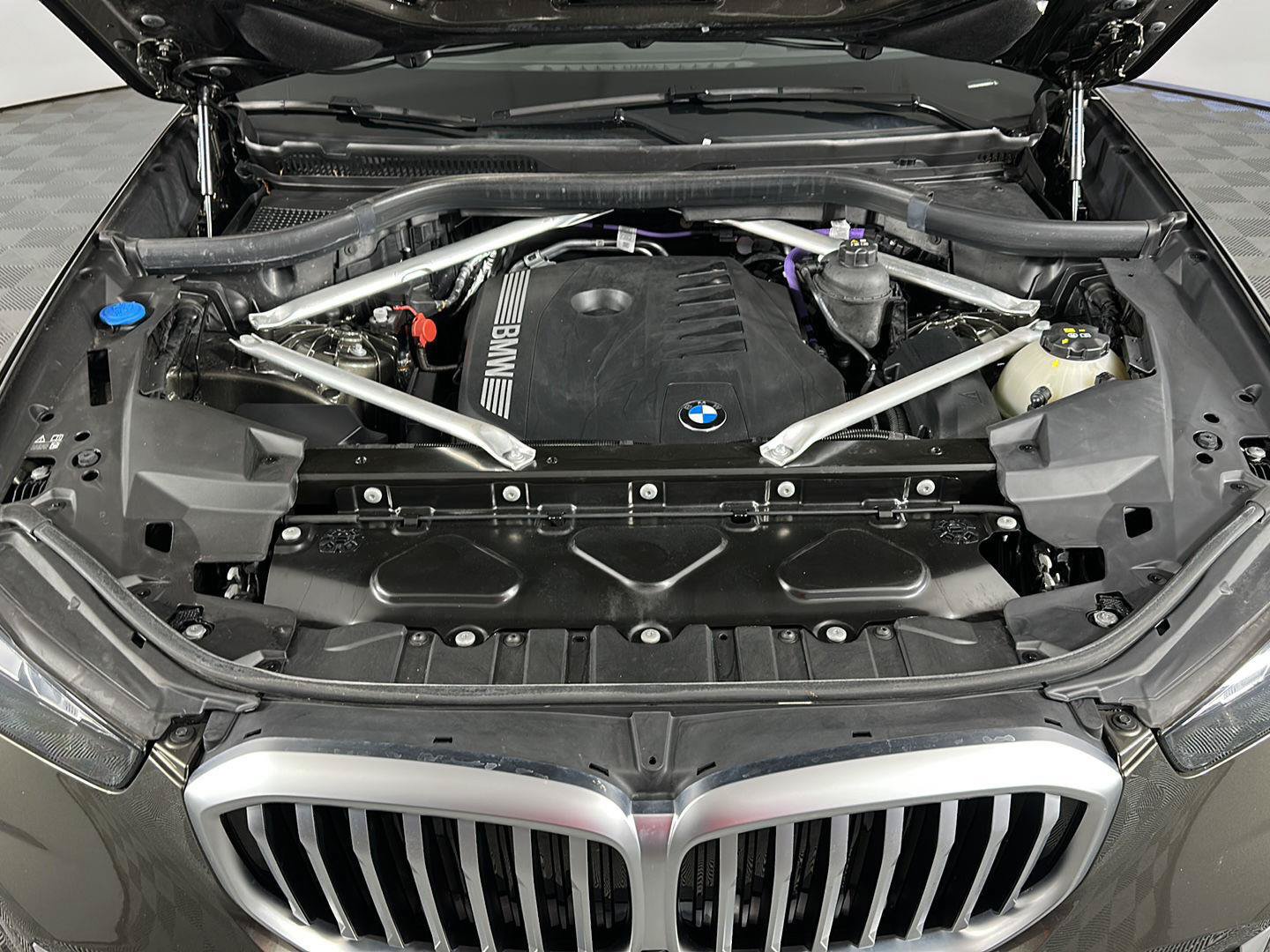 Used 2024 BMW X5 xDrive40i w/ Premium Package AWD/4WD image 4