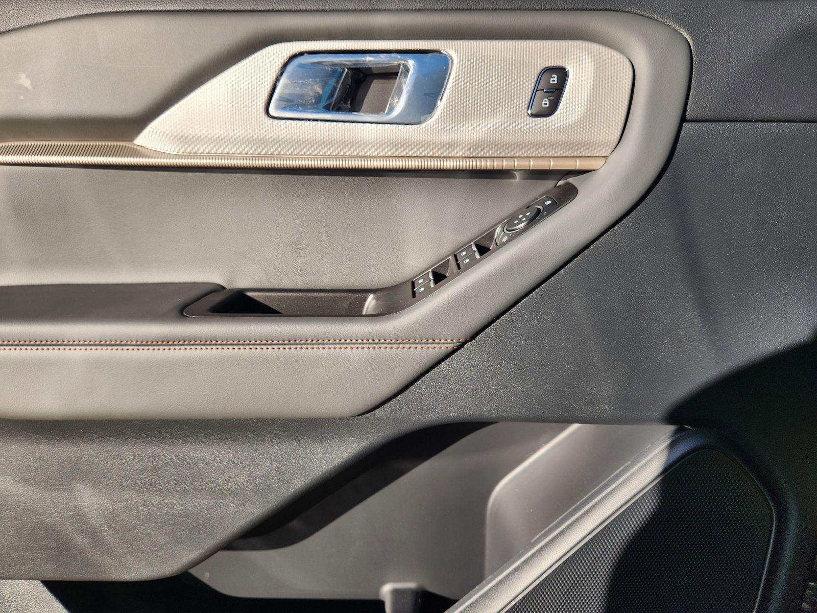 New 2026 Ford Explorer Active w/ Active Comfort Package image 21