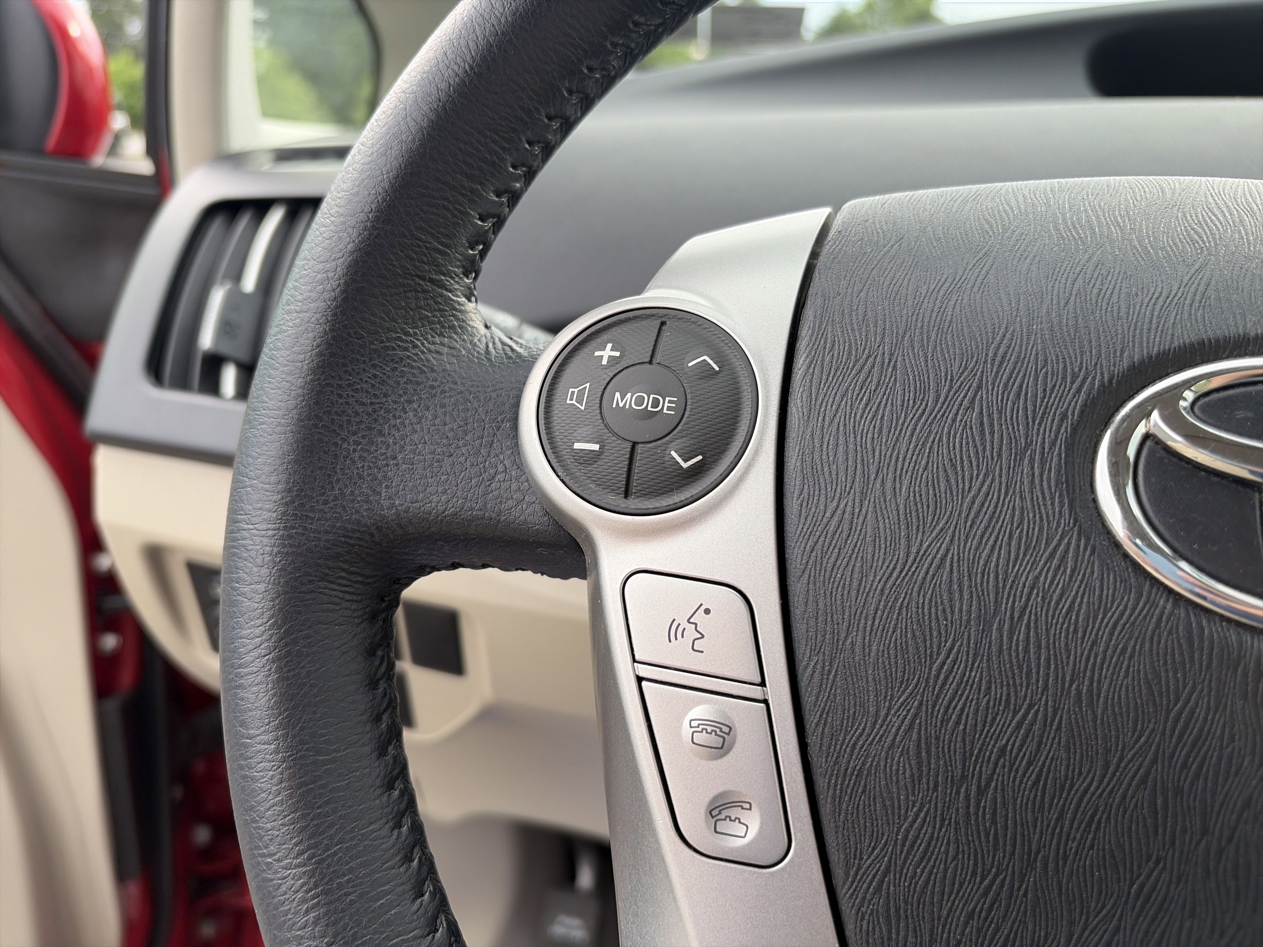 Used 2015 Toyota Prius Four FWD image 30