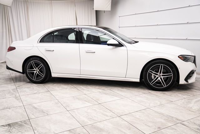 Used 2025 Mercedes-Benz E 350 4MATIC Sedan image 2