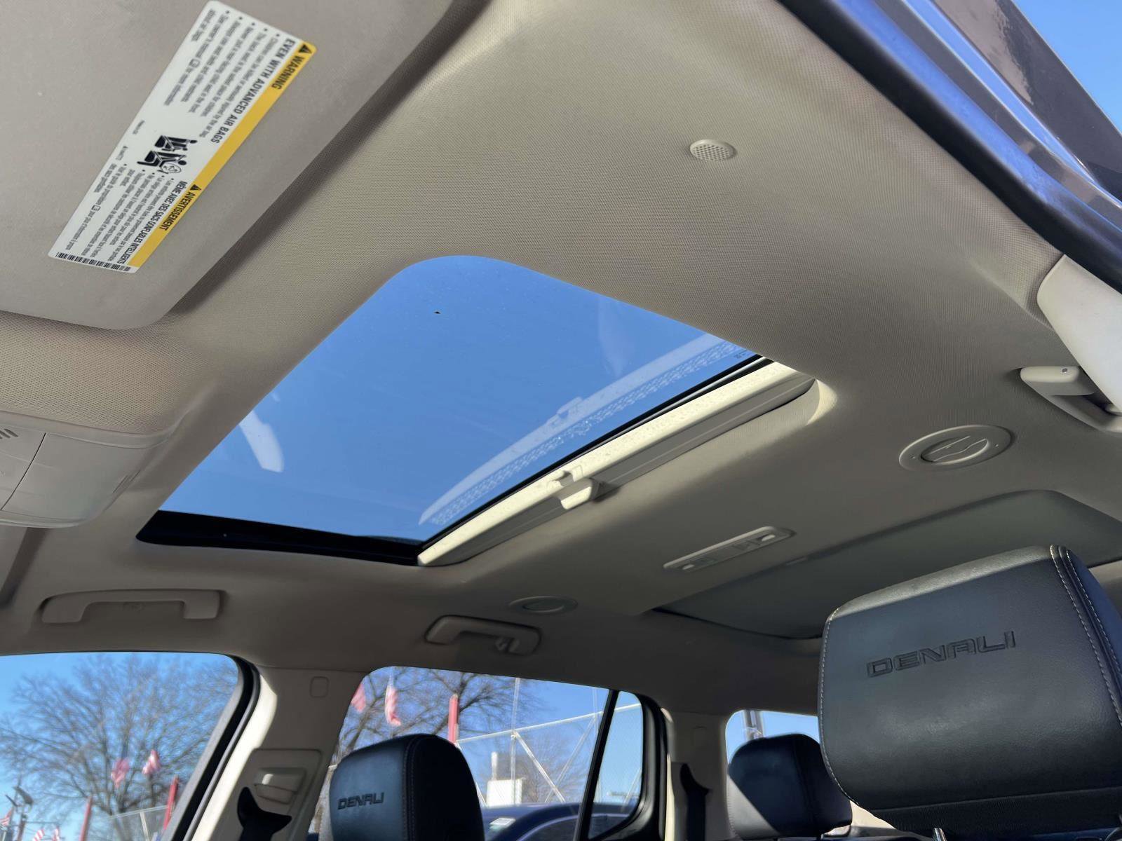 Used 2021 GMC Acadia Denali w/ Denali Ultimate Package image 21