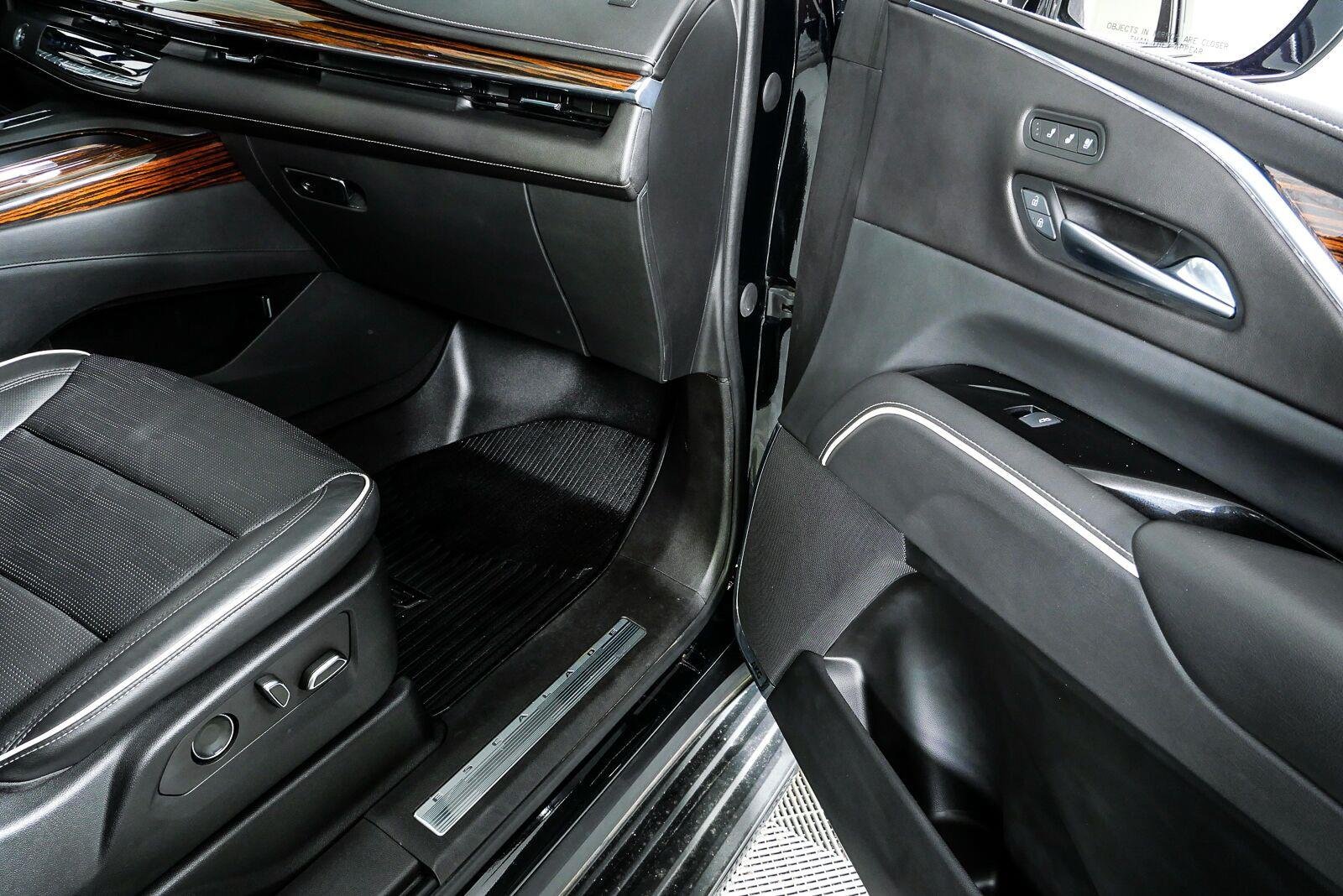 Used 2021 Cadillac Escalade Premium Luxury AWD/4WD image 26