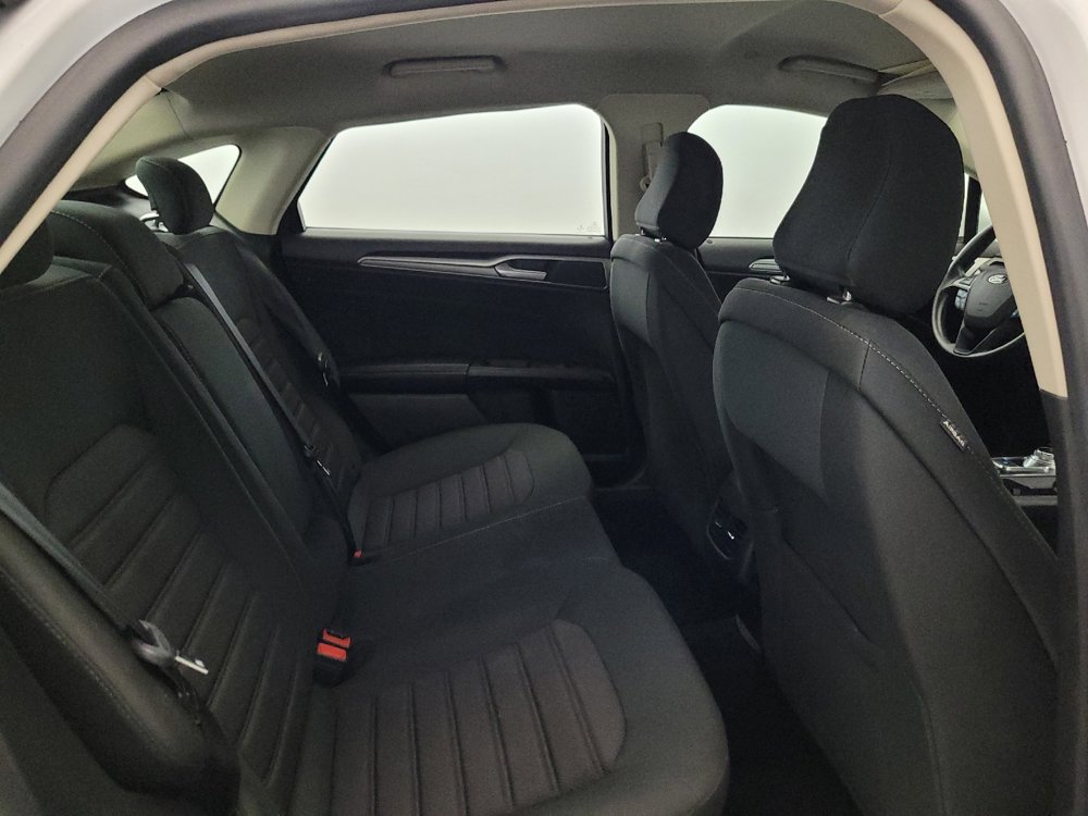 Used 2020 Ford Fusion SE FWD image 19