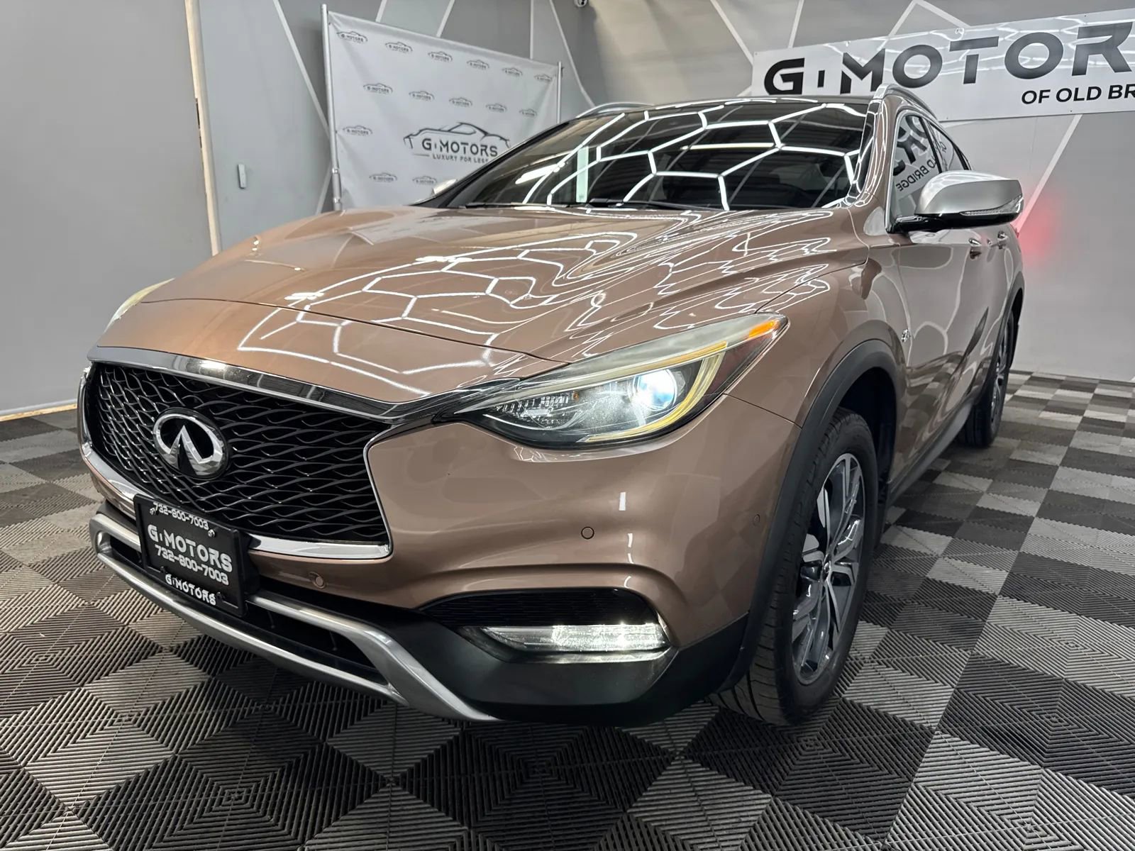 Used 2017 INFINITI QX30 Premium w/ Navigation Package video 1