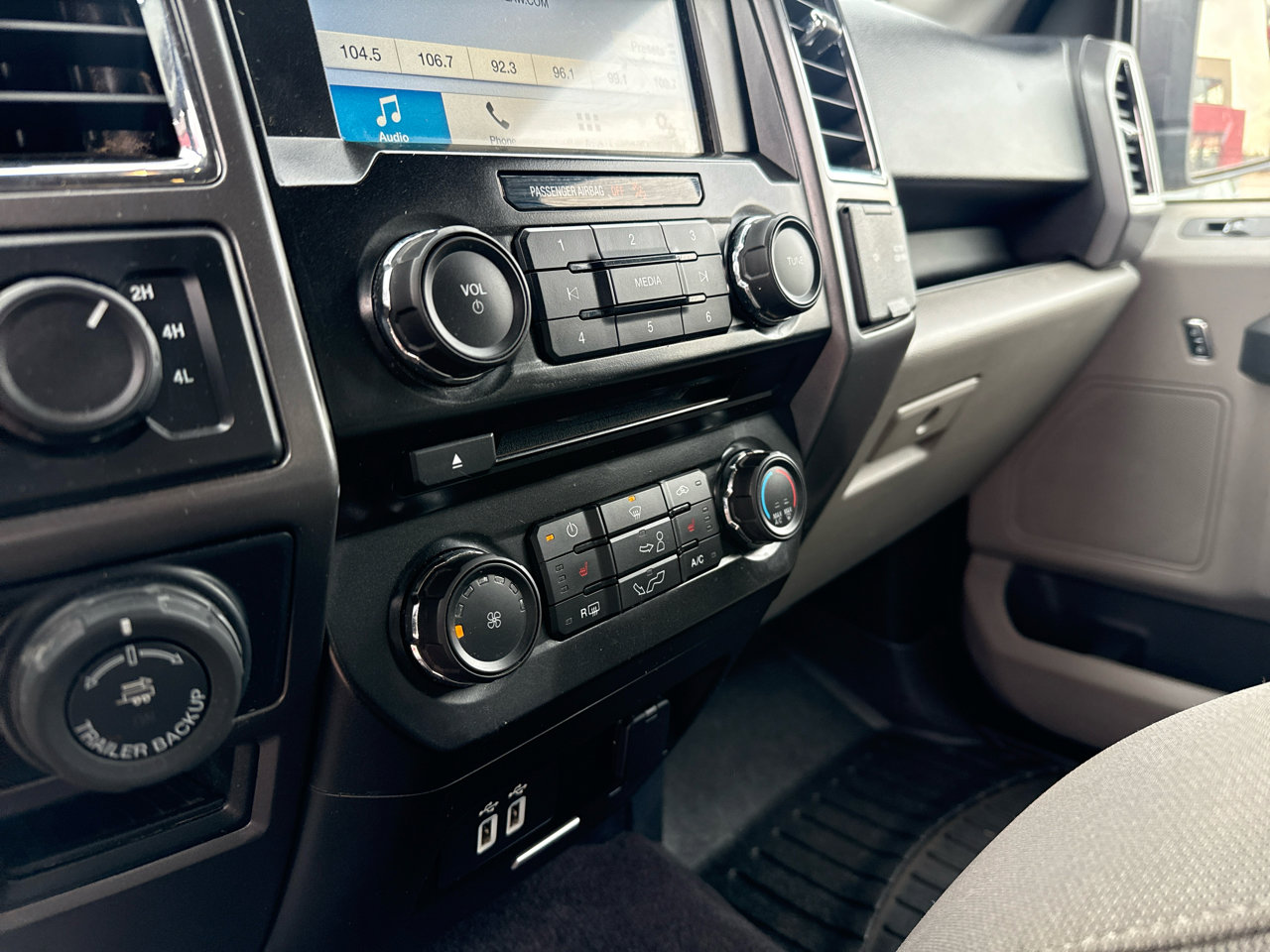 Used 2016 Ford F150 XLT w/ Equipment Group 302A Luxury image 11