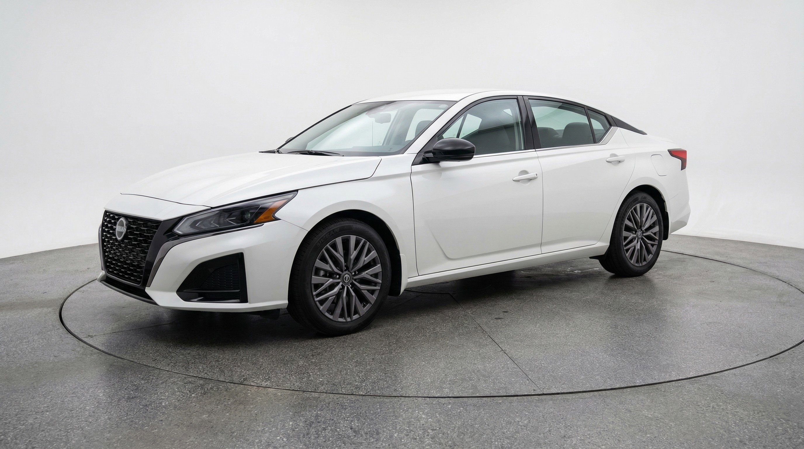 Used 2025 Nissan Altima 2.5 SV image 3