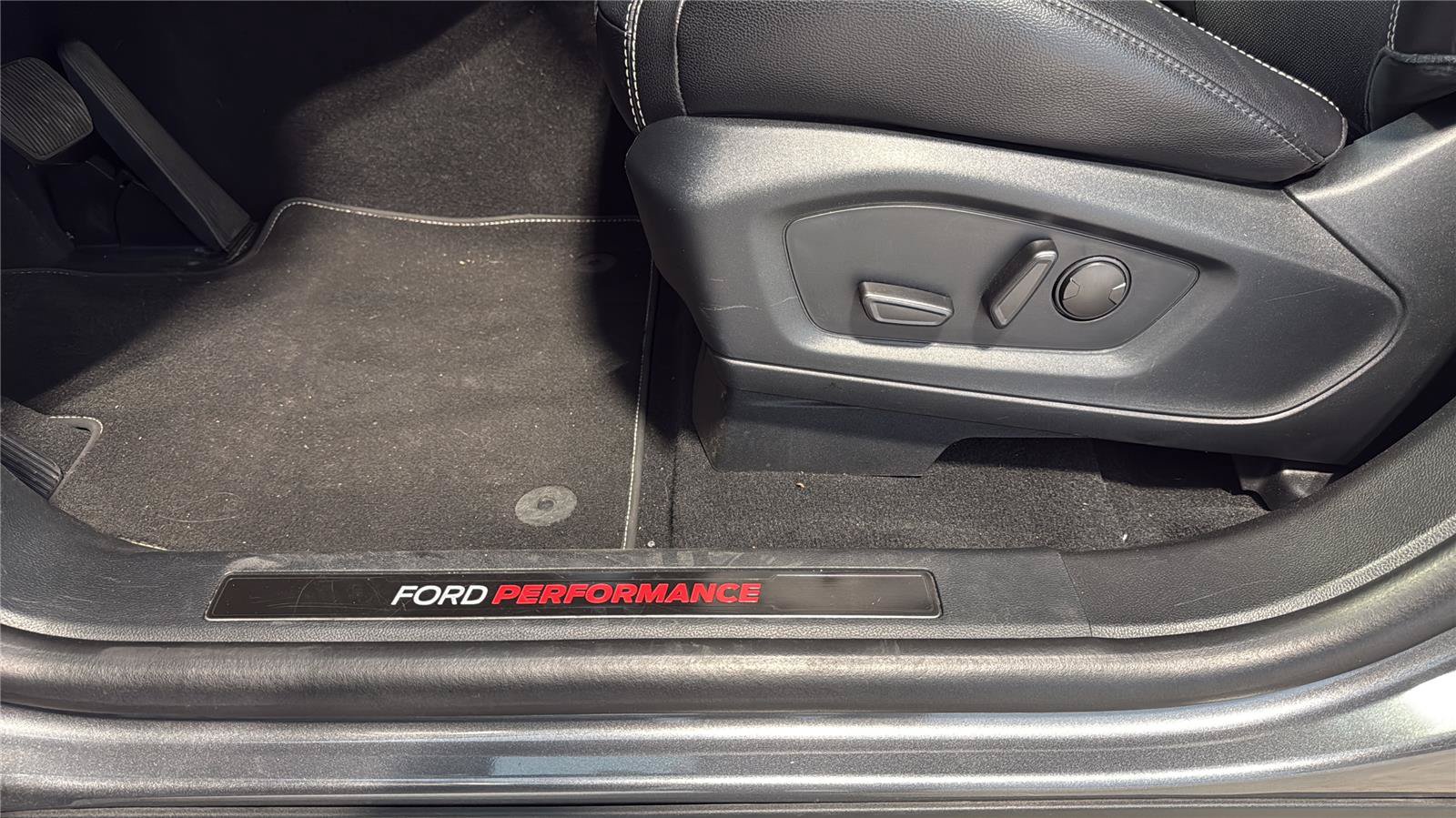 Used 2023 Ford Explorer ST w/ Equipment Group 401A AWD/4WD image 24