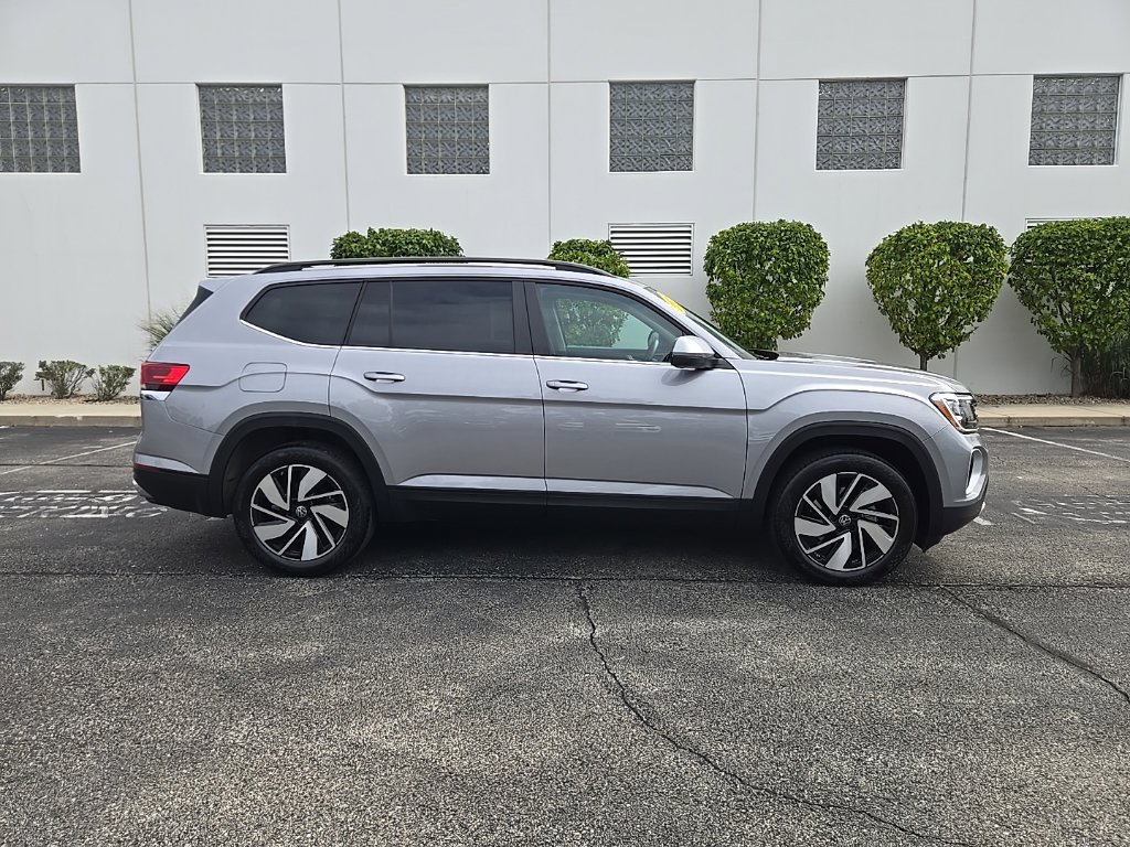 Used 2025 Volkswagen Atlas SE AWD/4WD image 9