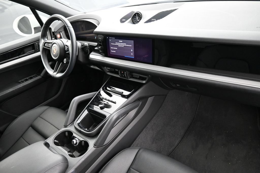 Certified 2025 Porsche Cayenne S AWD/4WD image 28
