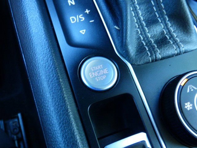 Used 2021 Volkswagen Atlas SEL Premium image 31