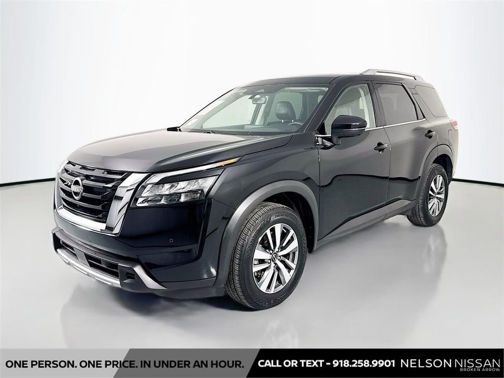 Certified 2025 Nissan Pathfinder SL image 1