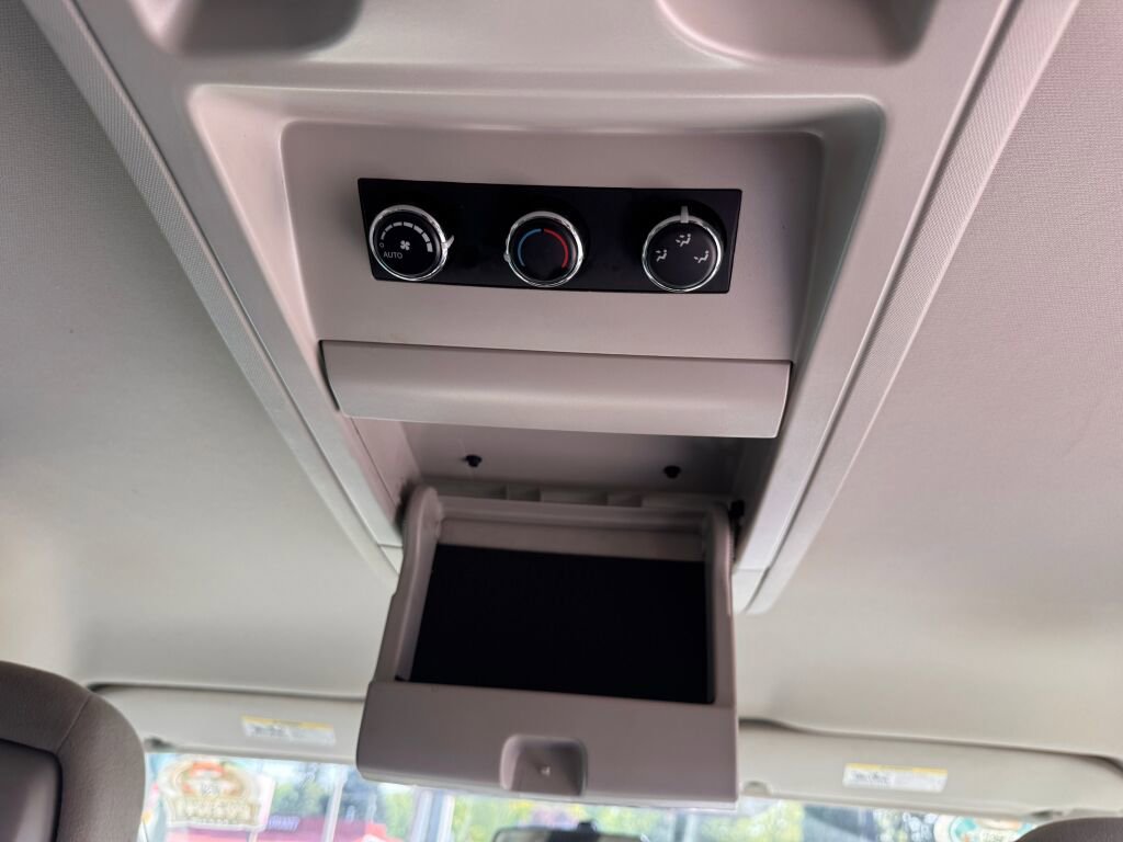 Used 2011 Dodge Grand Caravan Crew FWD image 19
