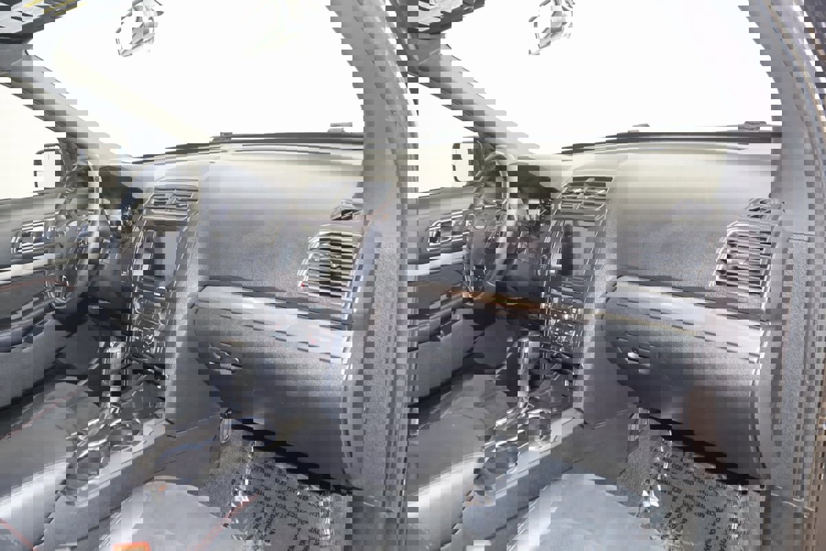 Used 2018 Ford Explorer XLT w/ Equipment Group 202A image 40