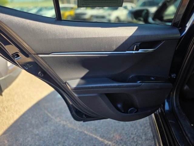 Used 2020 Toyota Camry SE image 18