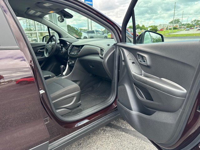 Used 2022 Chevrolet Trax LS w/ Tint and Cruise Package AWD/4WD image 28