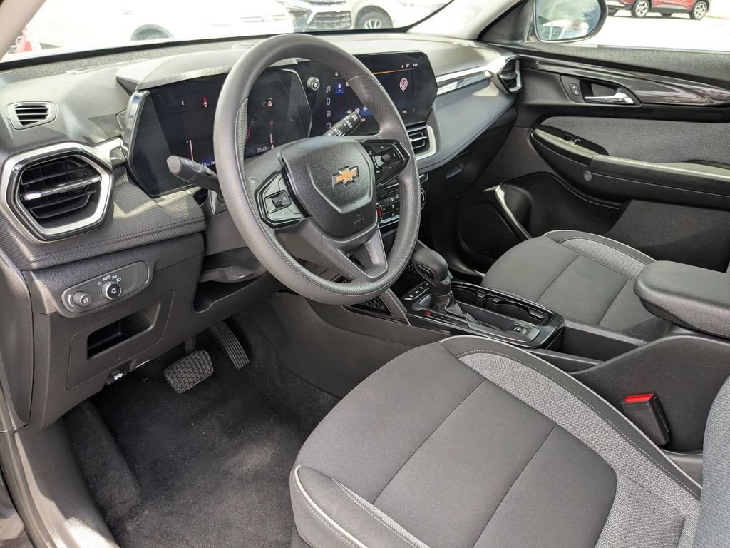 Used 2025 Chevrolet TrailBlazer LT AWD/4WD image 13