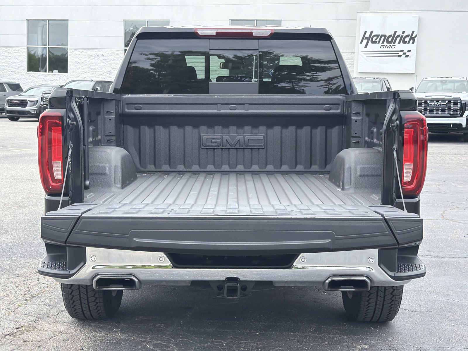 Used 2024 GMC Sierra 1500 SLT w/ SLT Premium Plus Package AWD/4WD image 32