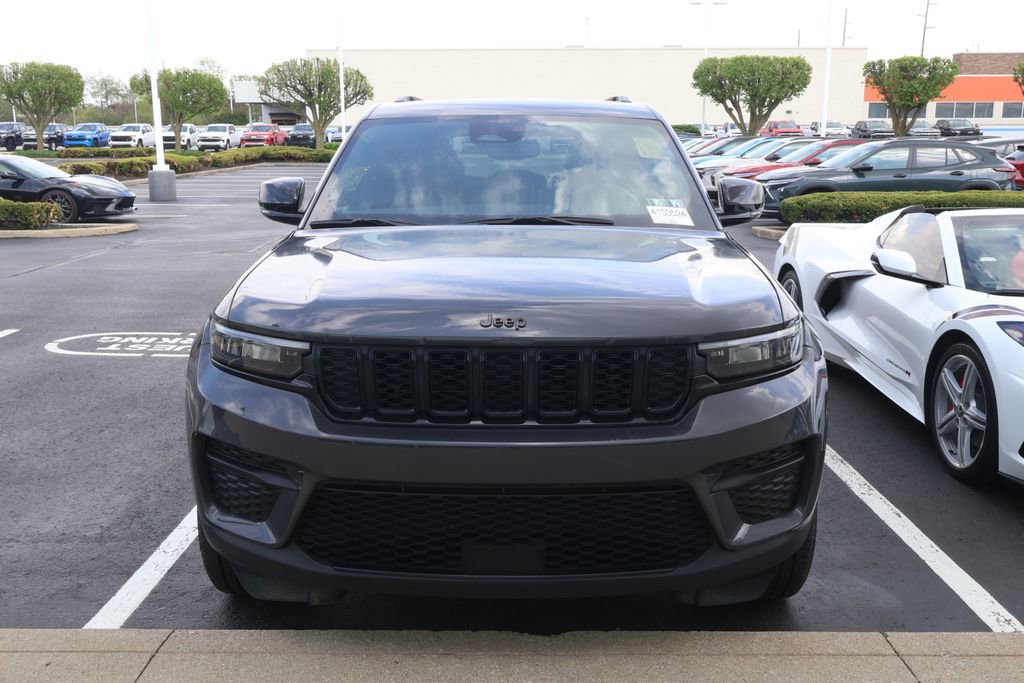 Used 2023 Jeep Grand Cherokee Altitude image 2