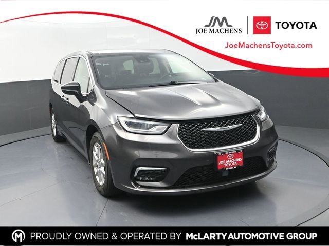 Used 2023 Chrysler Pacifica Touring-L image 1