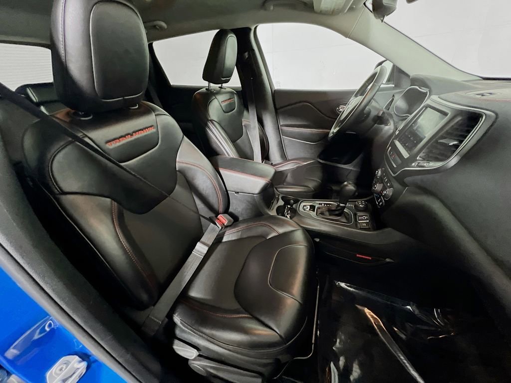 Used 2019 Jeep Cherokee Trailhawk image 24