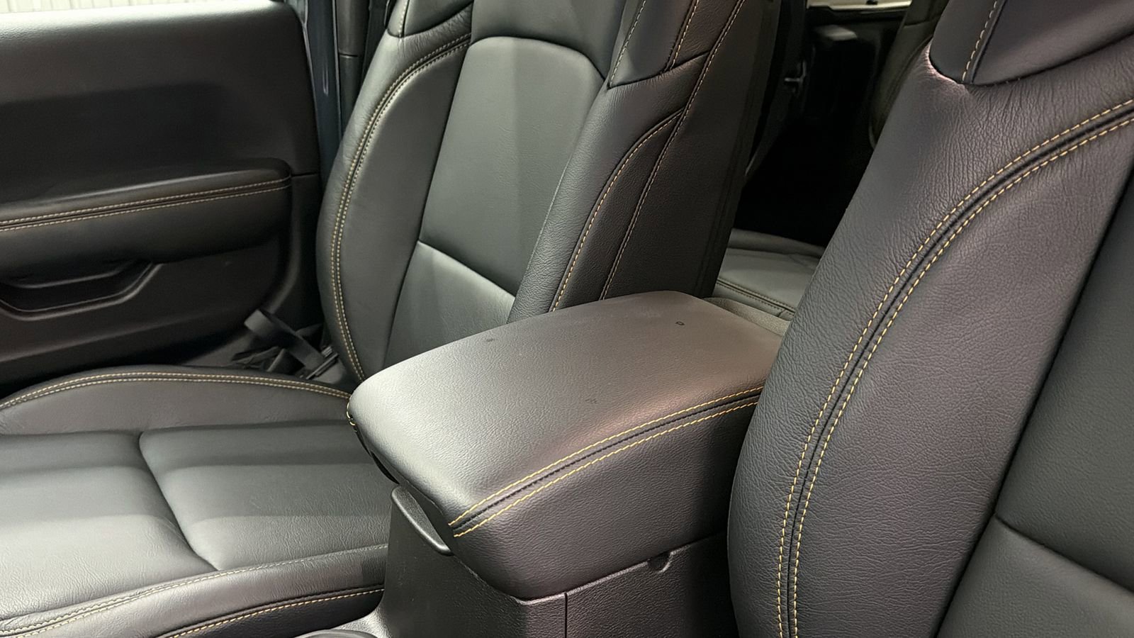 Used 2025 Jeep Wrangler Unlimited Sahara AWD/4WD image 22